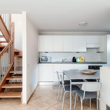 Sky Attic 72 - The House Of Travelers Apartment Como Luaran gambar