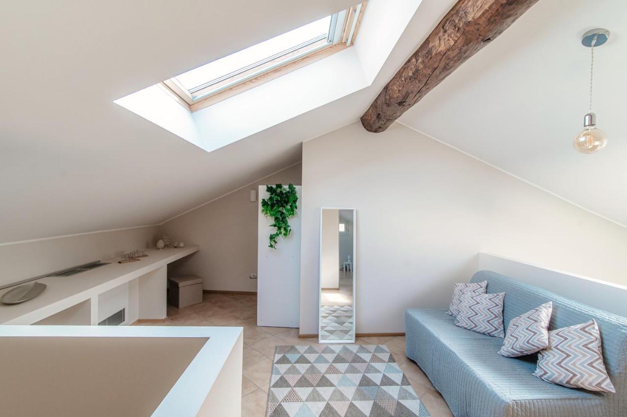 Sky Attic 72 - The House Of Travelers Apartment Como Luaran gambar