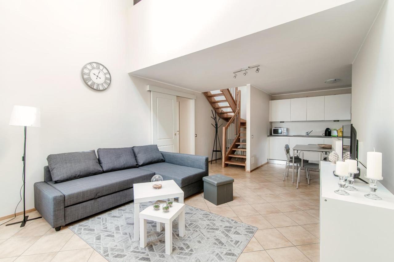 Sky Attic 72 - The House Of Travelers Apartment Como Luaran gambar